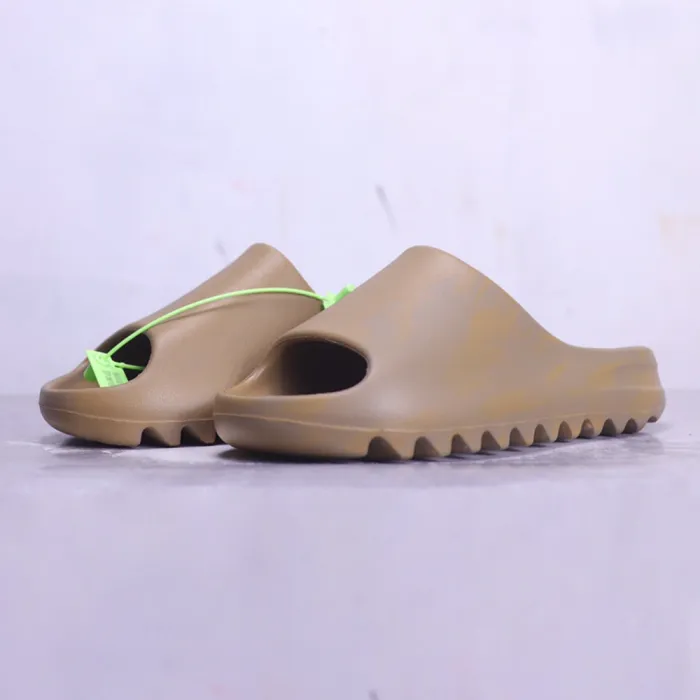 Yeezy Slides 4