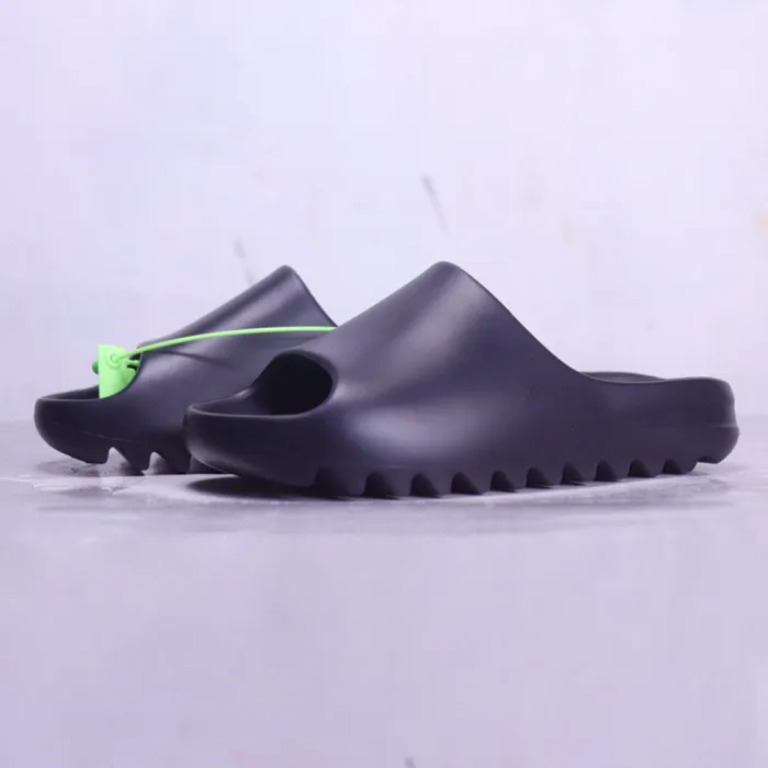 Yeezy Slides 6