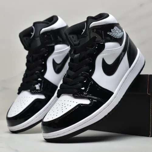 Air Jordan 1 Mid Panda
